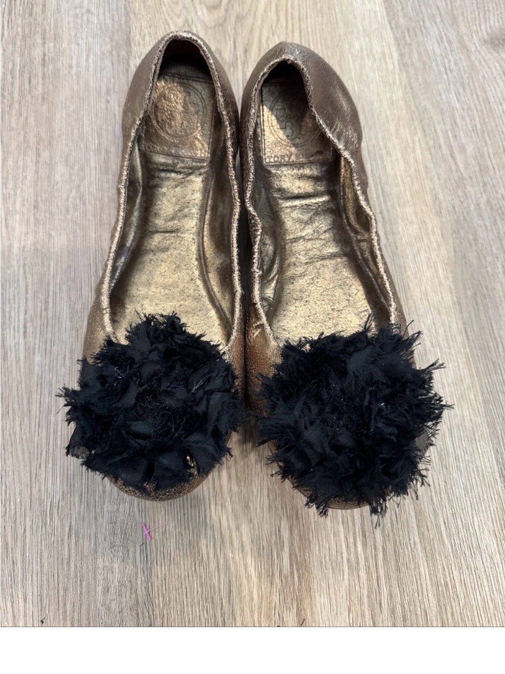 Tory Burch Metallic Bronze Crackled Leather And Black Fabric Flower Scrunch 7